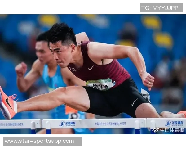 红衣球星引领足球风潮 逐梦赛场铸就传奇荣耀 红衣球星引领足球风潮 逐梦赛场铸就传奇荣耀